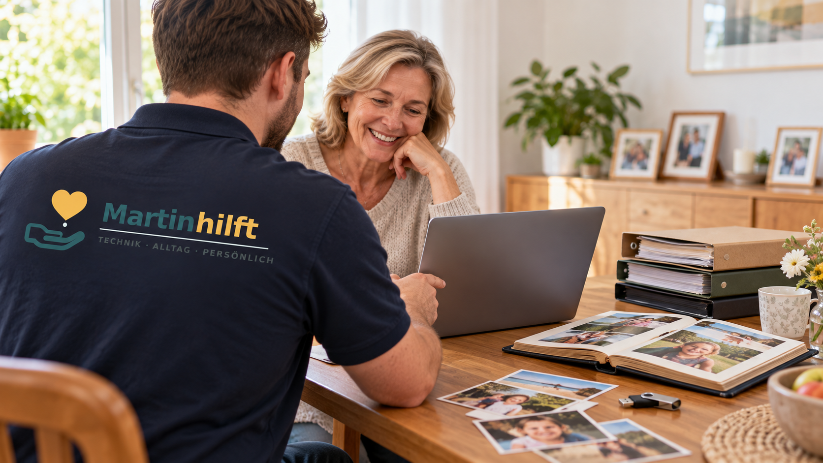 Sortierte Unterlagen und Ordner bei einer privaten Digitalisierungsaktion